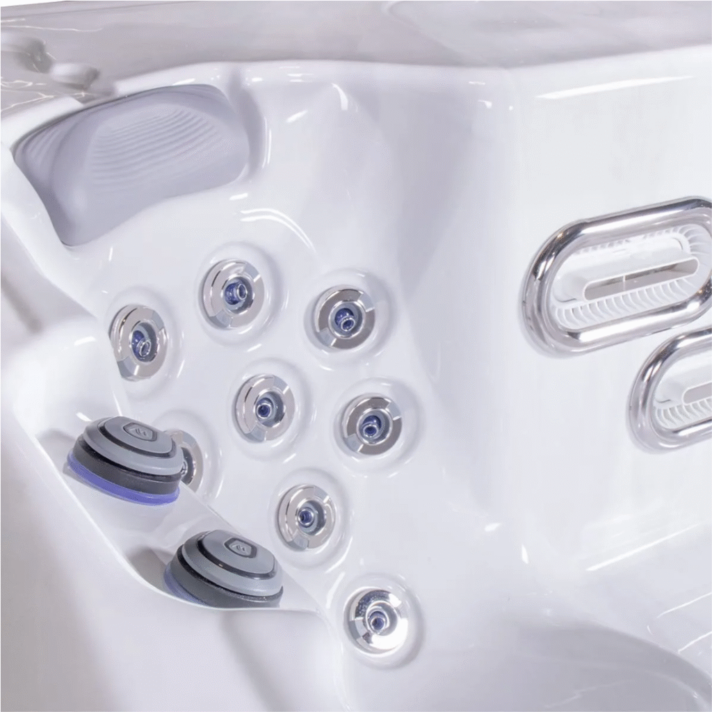 jacuzzi met meerdere massagedrukknoppen en jets in een moderne witte hottub van Westspa