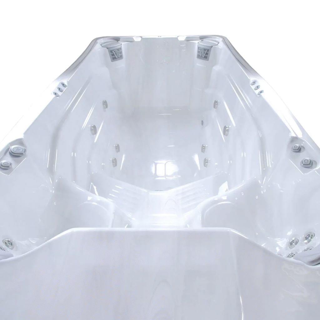 Witte luxe jacuzzi met meerdere zitplaatsen en jets voor ontspanning van Westspa op productpagina